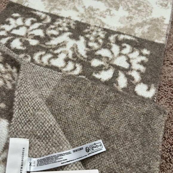 NWT new Anthropologie the Mariel scarf neutral pattern brown beige - Picture 8 of 17